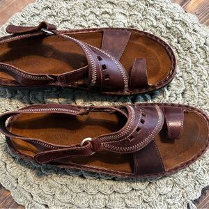 Like New Women’s NAOT Leather sandals Size 8 (39)